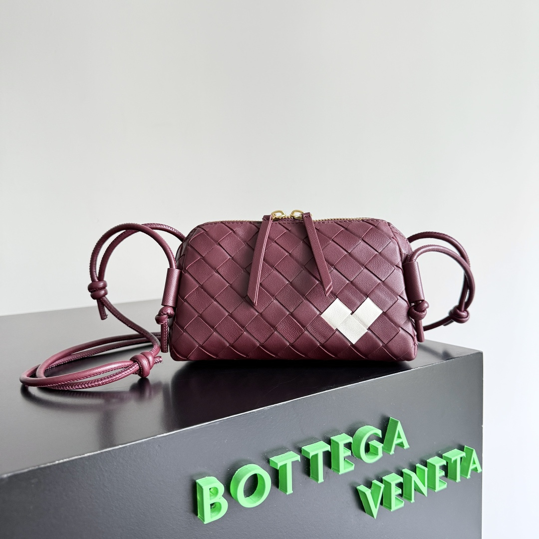 Bottega Veneta 風格靈感 拼色編織拉鍊斜背包 酒紅白 小巧設計款794258
