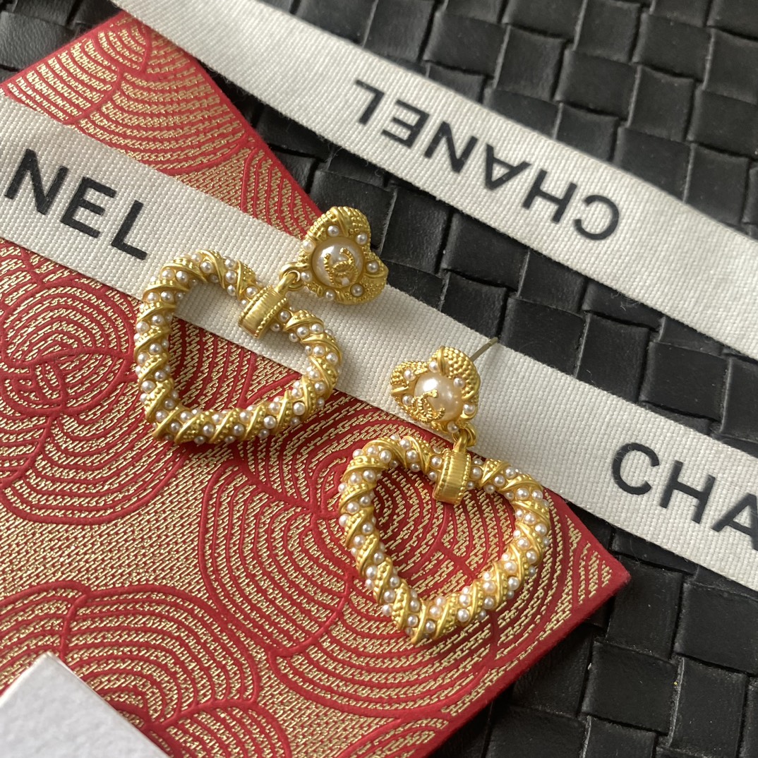 Chanel高仿珍珠愛心耳環復古金色設計精緻氣質新款法式奢華飾品