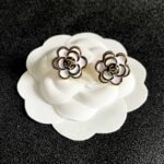 ChanelA貨耳環山茶花雙C標誌設計優雅氣質經典名媛風格