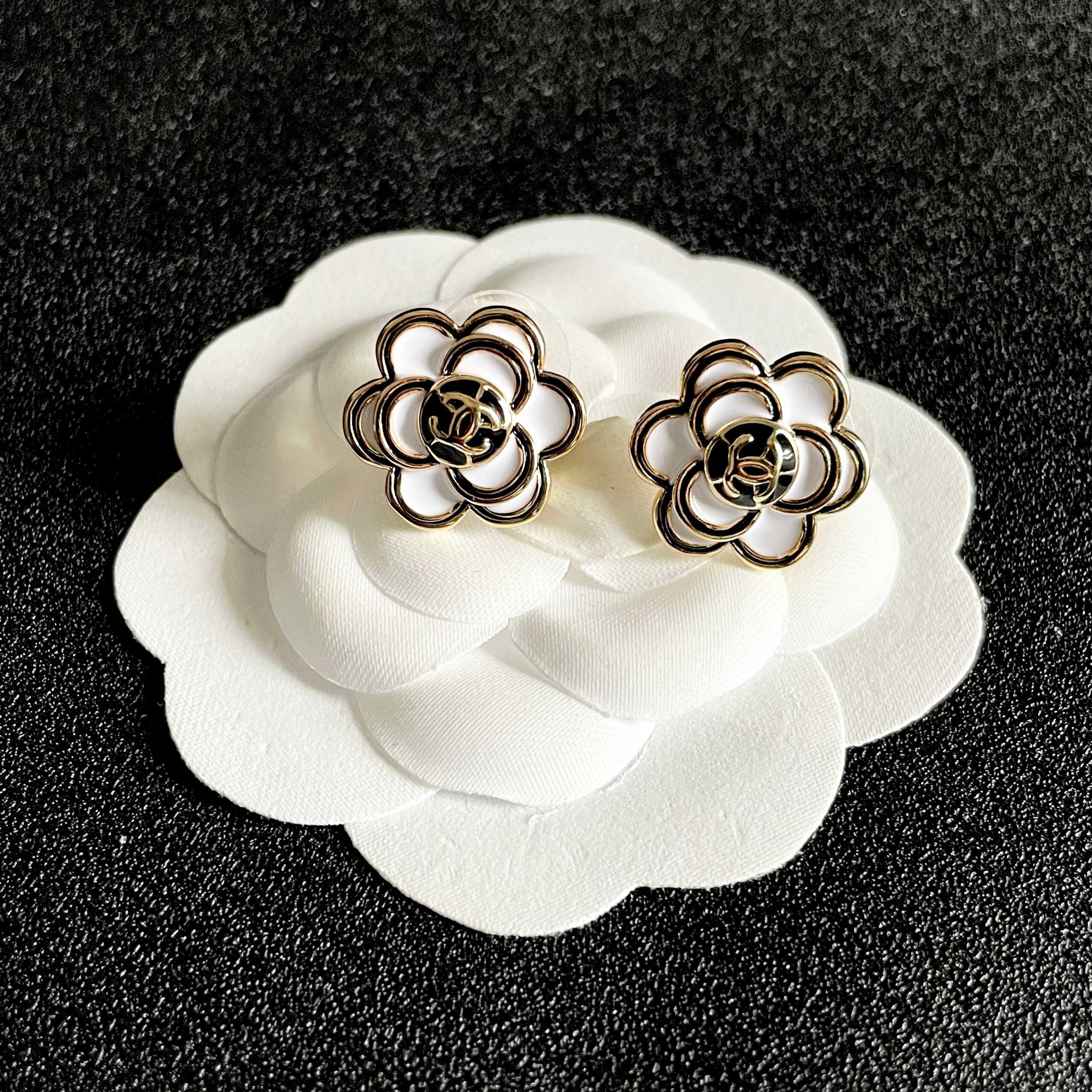 ChanelA貨耳環山茶花雙C標誌設計優雅氣質經典名媛風格