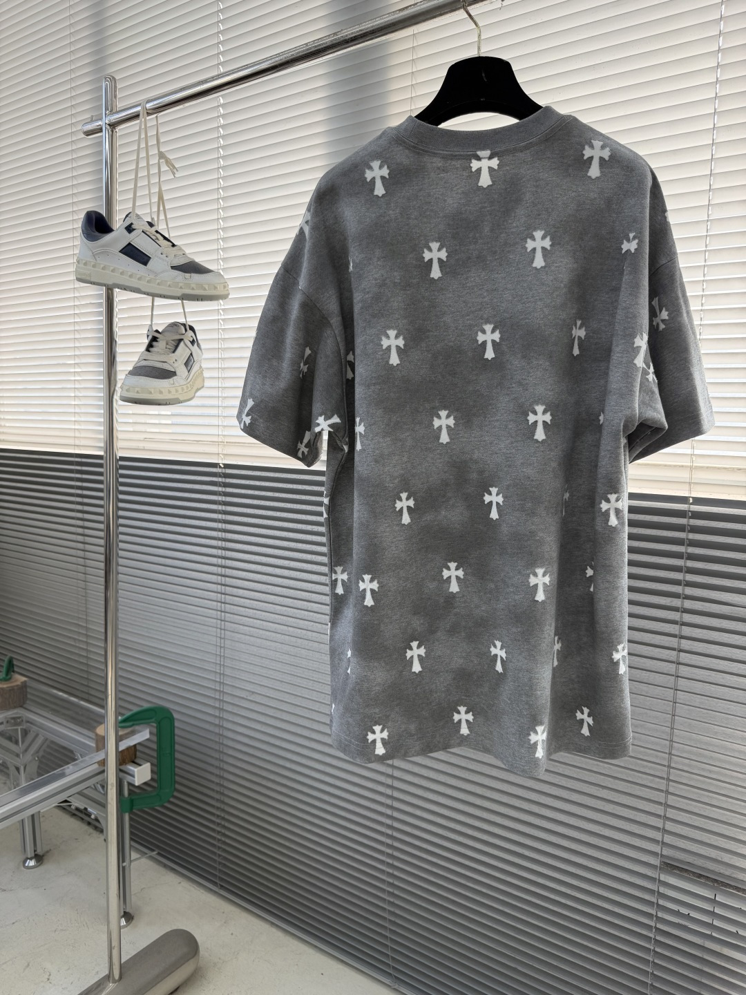 Chrome Hearts高仿短袖T恤灰色滿版十字花圖案寬鬆版型潮流街頭百搭男女同款