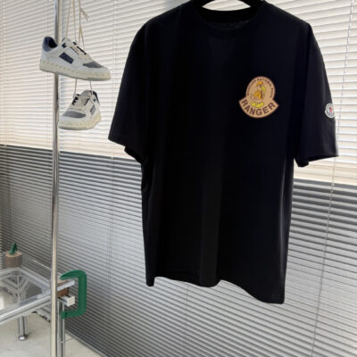 Moncler高仿短袖T恤黑色Ranger徽章設計寬鬆版型戶外機能風休閒百搭男女同款