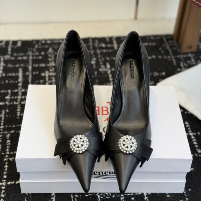 Balenciaga高仿尖頭高跟鞋黑色水鑽扣飾設計優雅氣質新品歐美時尚風