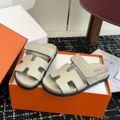 Hermes高仿莆田鞋拖鞋H字母鏤空設計灰米色牛皮質感舒適百搭時尚高級精品涼拖