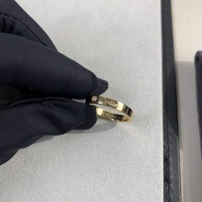 Cartier精品仿製戒指Love系列單鑽款經典刻字設計優雅奢華風格