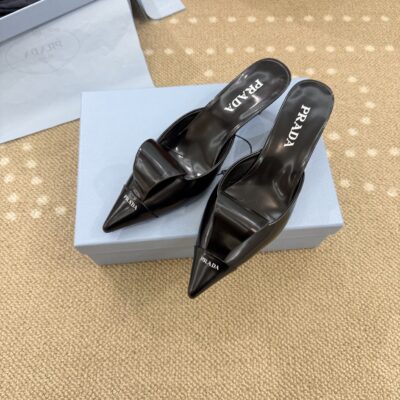 PradaA貨穆勒鞋黑色亮面尖頭設計低跟拖鞋極簡時尚精品女鞋