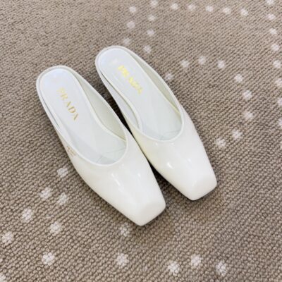 PradaA貨方頭穆勒鞋白色亮面設計低跟簡約優雅百搭氣質女鞋