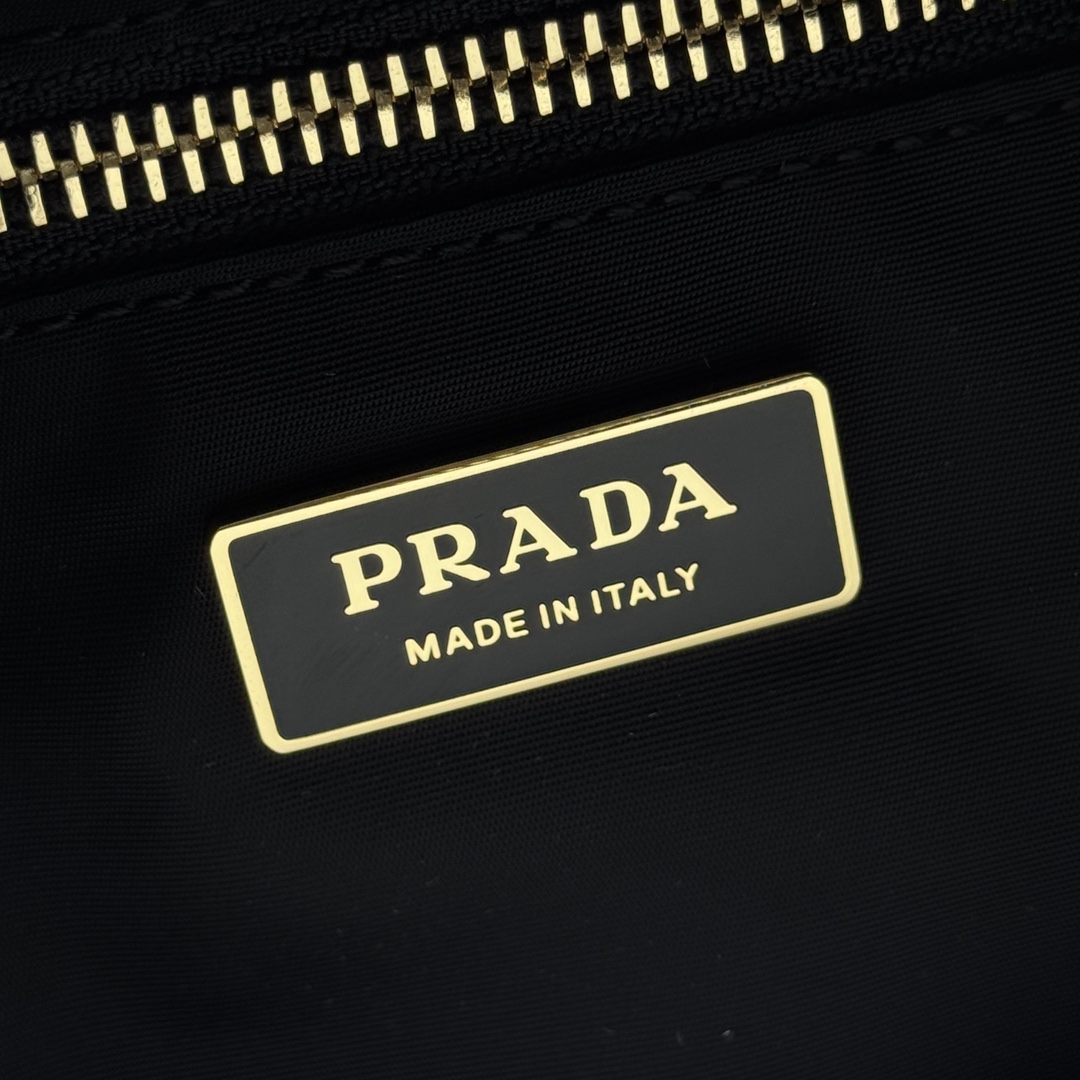 精品仿製 Prada1BC264 Re-Nylon 探索包 尼龍拼小牛皮斜背包