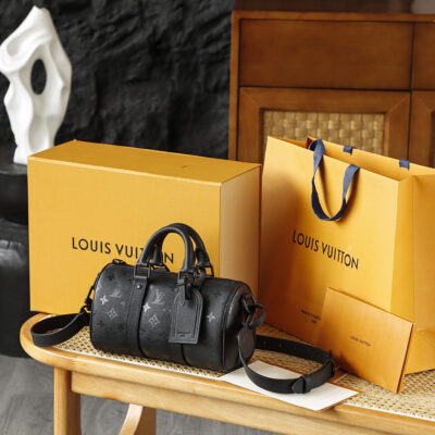 Louis Vuitton高仿Mini Keepall黑色Monogram壓紋手提斜背包時尚旅行精品包款