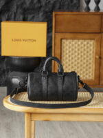 Louis Vuitton高仿Mini Keepall黑色Monogram壓紋手提斜背包時尚旅行精品包款