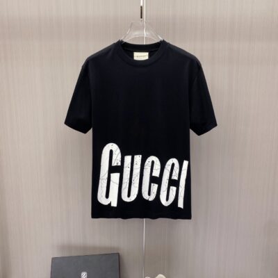 Gucci短袖T恤高仿2026黑色大字母印花款潮流寬鬆精品推薦