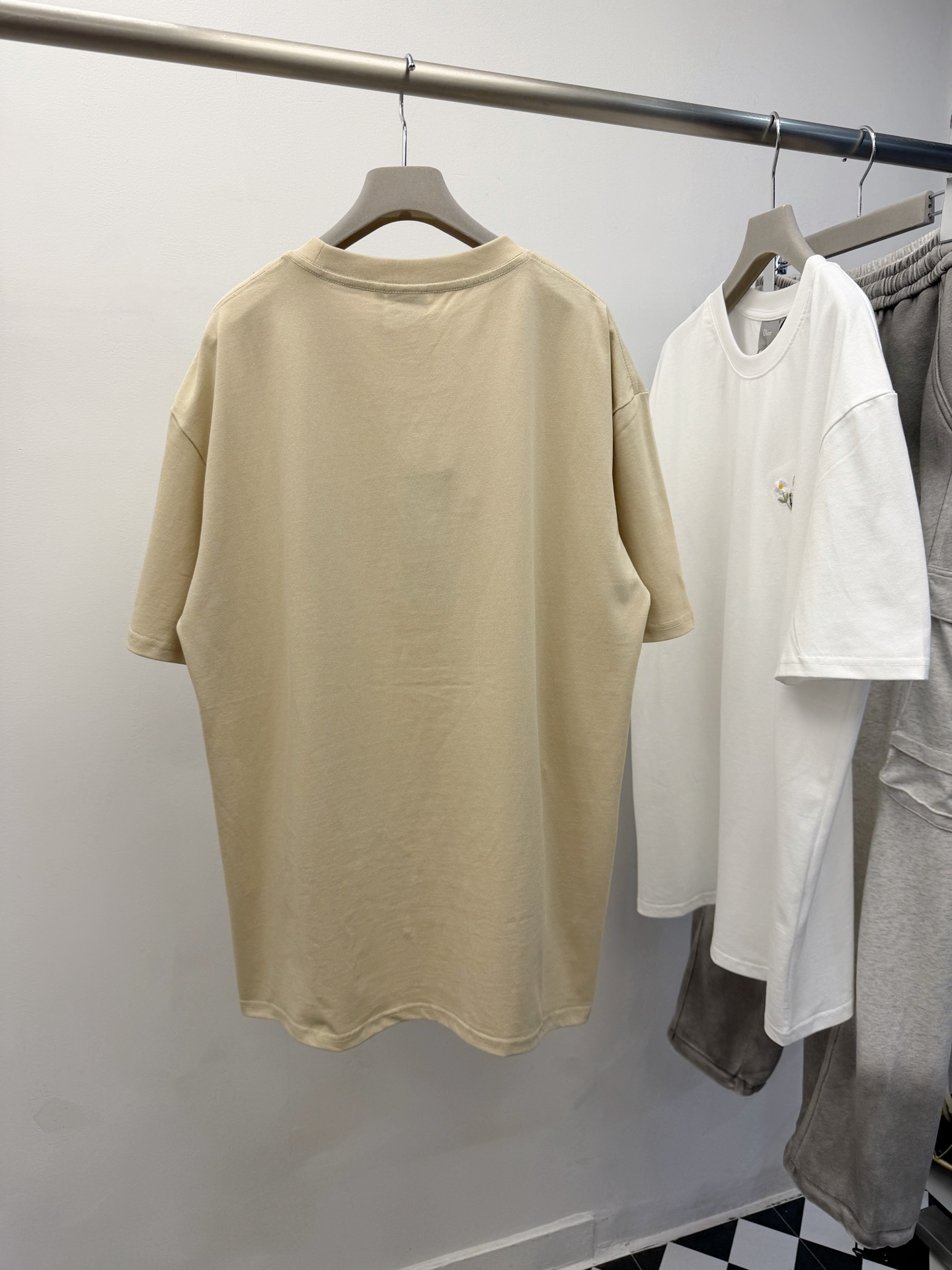Dior高仿短袖T恤米色小狗刺繡圖案寬鬆版型可愛百搭休閒男女同款