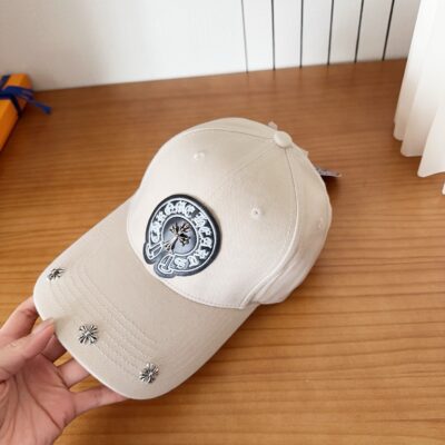 Chrome Hearts高仿十字徽章棒球帽米白色刺繡設計百搭休閒精品仿製款
