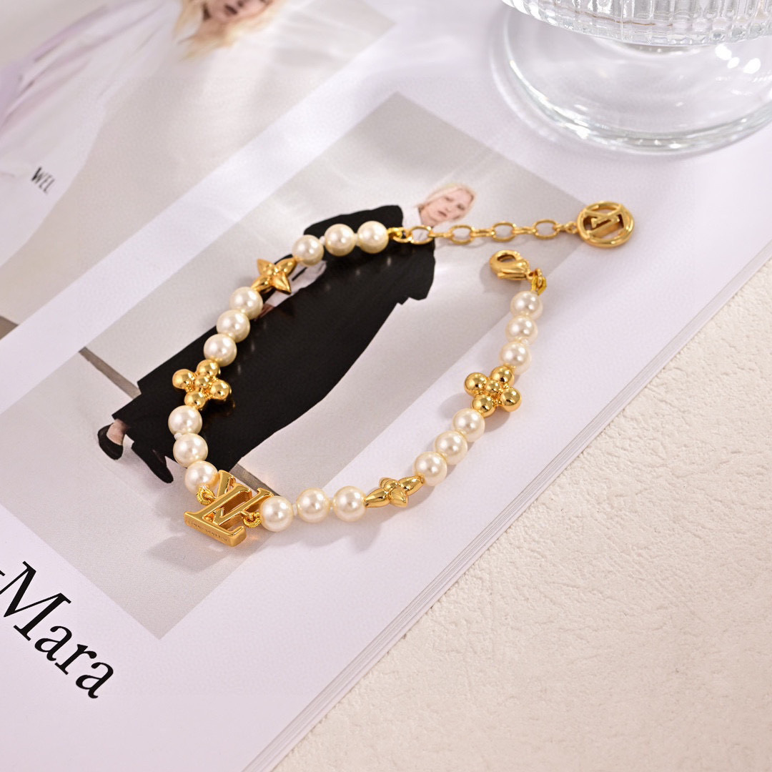 Louis Vuitton原單手鍊珍珠拼接LV吊飾設計優雅時尚精品風格