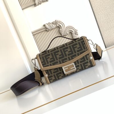 FendiBaguette Soft Trunk 7VA565 精品仿製FF提花斜背包