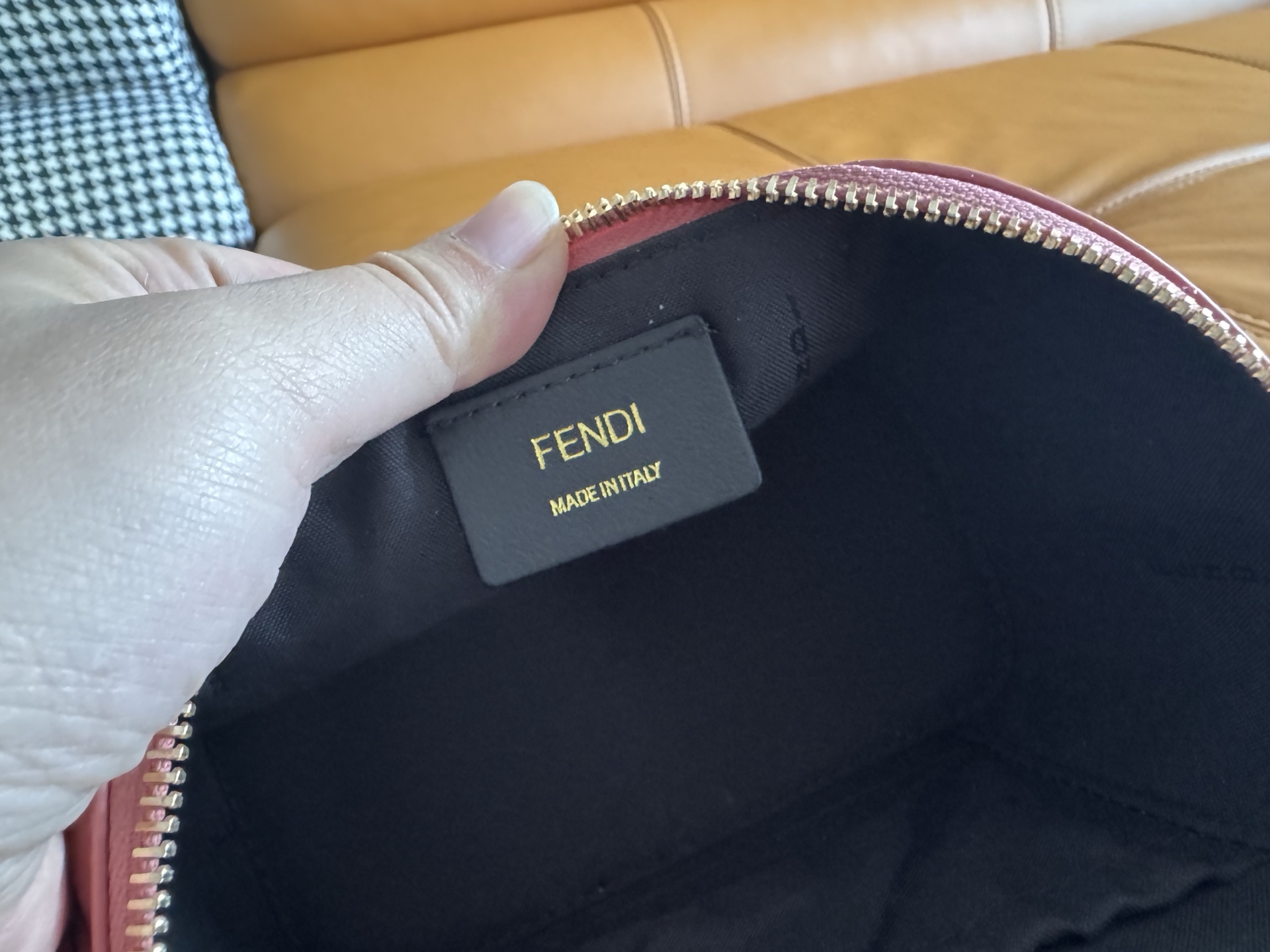 Fendi原單Vanity迷你手提包FF立體壓紋納帕皮革斜背包時尚義式精品設計