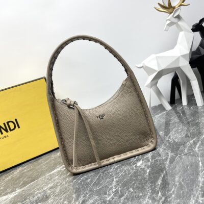 Fendi頂級原單Fendessence新月腋下包Selleria手工縫線時尚百搭義式奢華設計