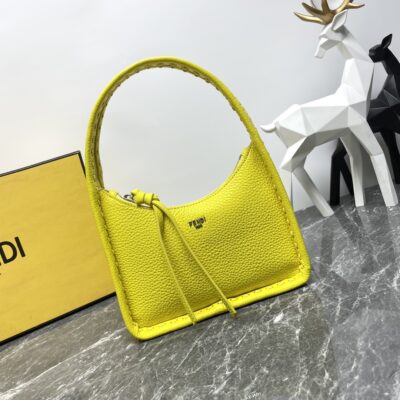 Fendi高仿Fendessence小雞黃新月腋下包Selleria手工縫線時尚百搭義式精品設計