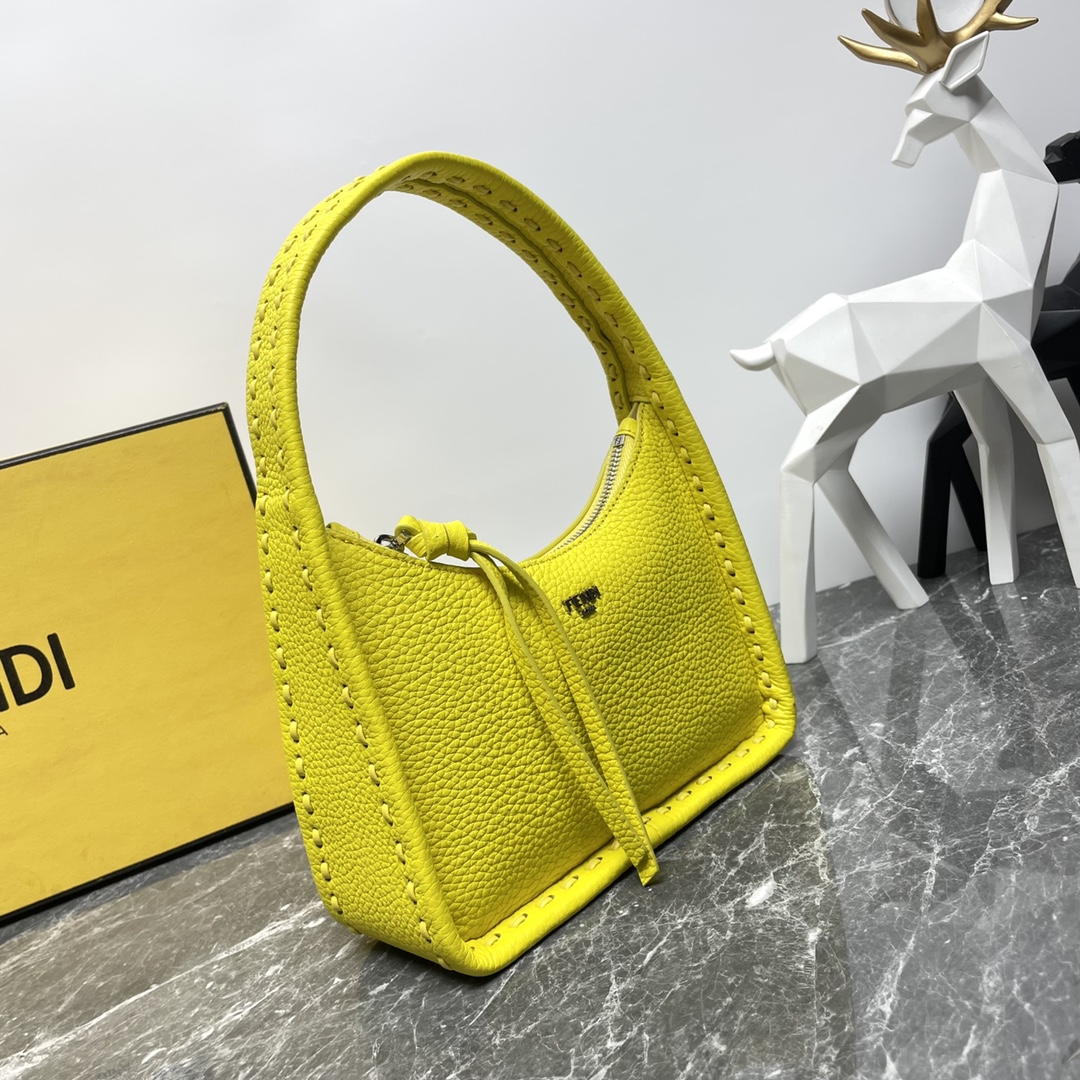 Fendi高仿Fendessence小雞黃新月腋下包Selleria手工縫線時尚百搭義式精品設計