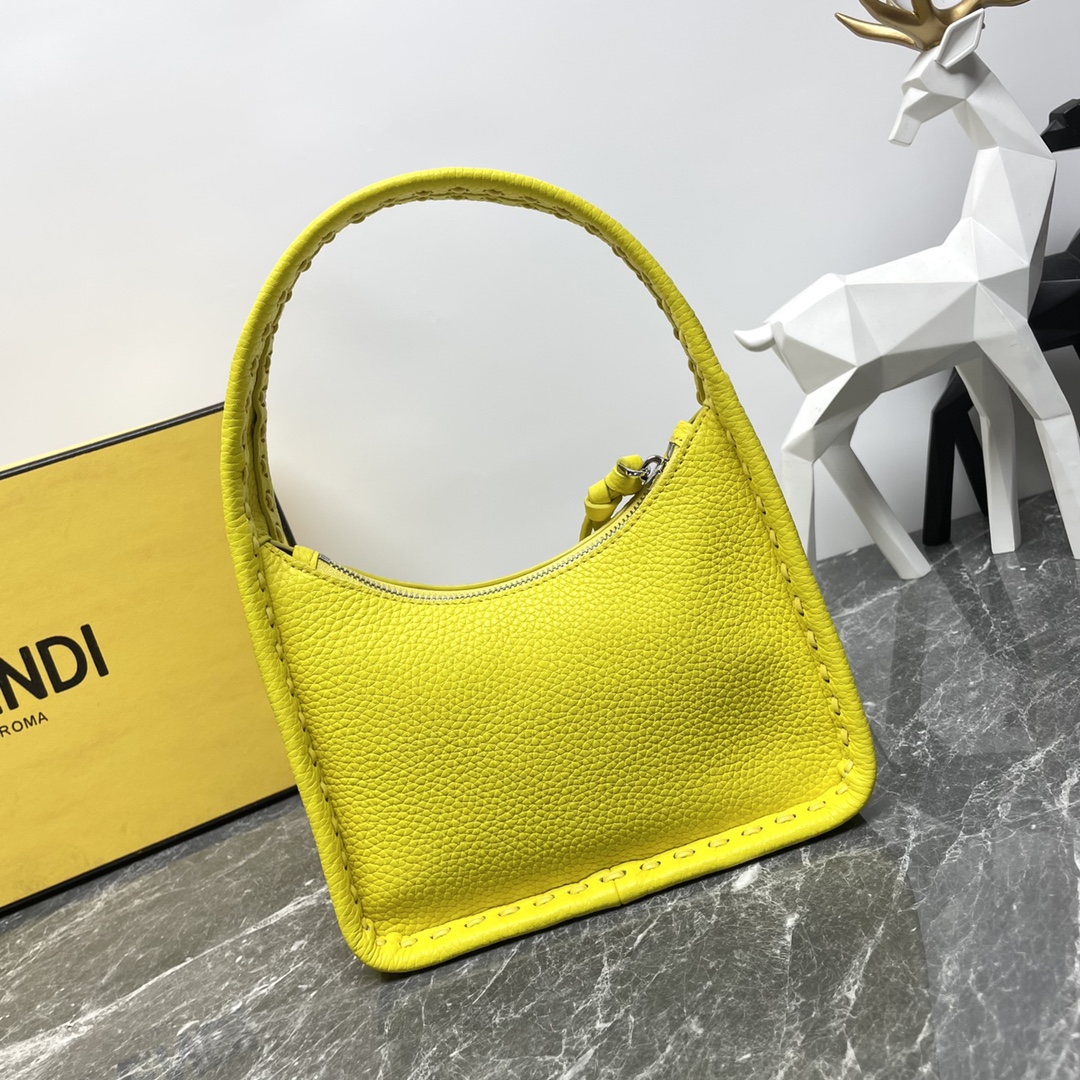 Fendi高仿Fendessence小雞黃新月腋下包Selleria手工縫線時尚百搭義式精品設計