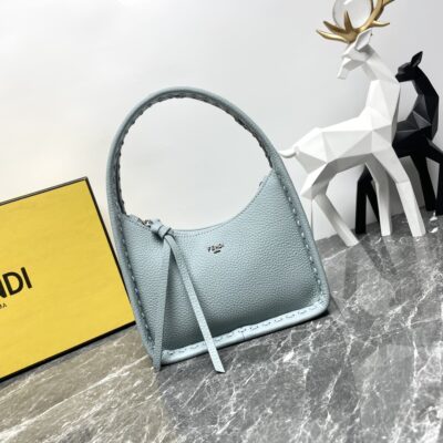 Fendi一比一Fendessence新月腋下包Selleria手工縫線百搭時尚義式精品設計