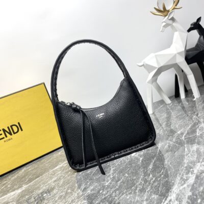 Fendi高仿Fendessence黑色新月腋下包Selleria手工縫線百搭經典義式精品風