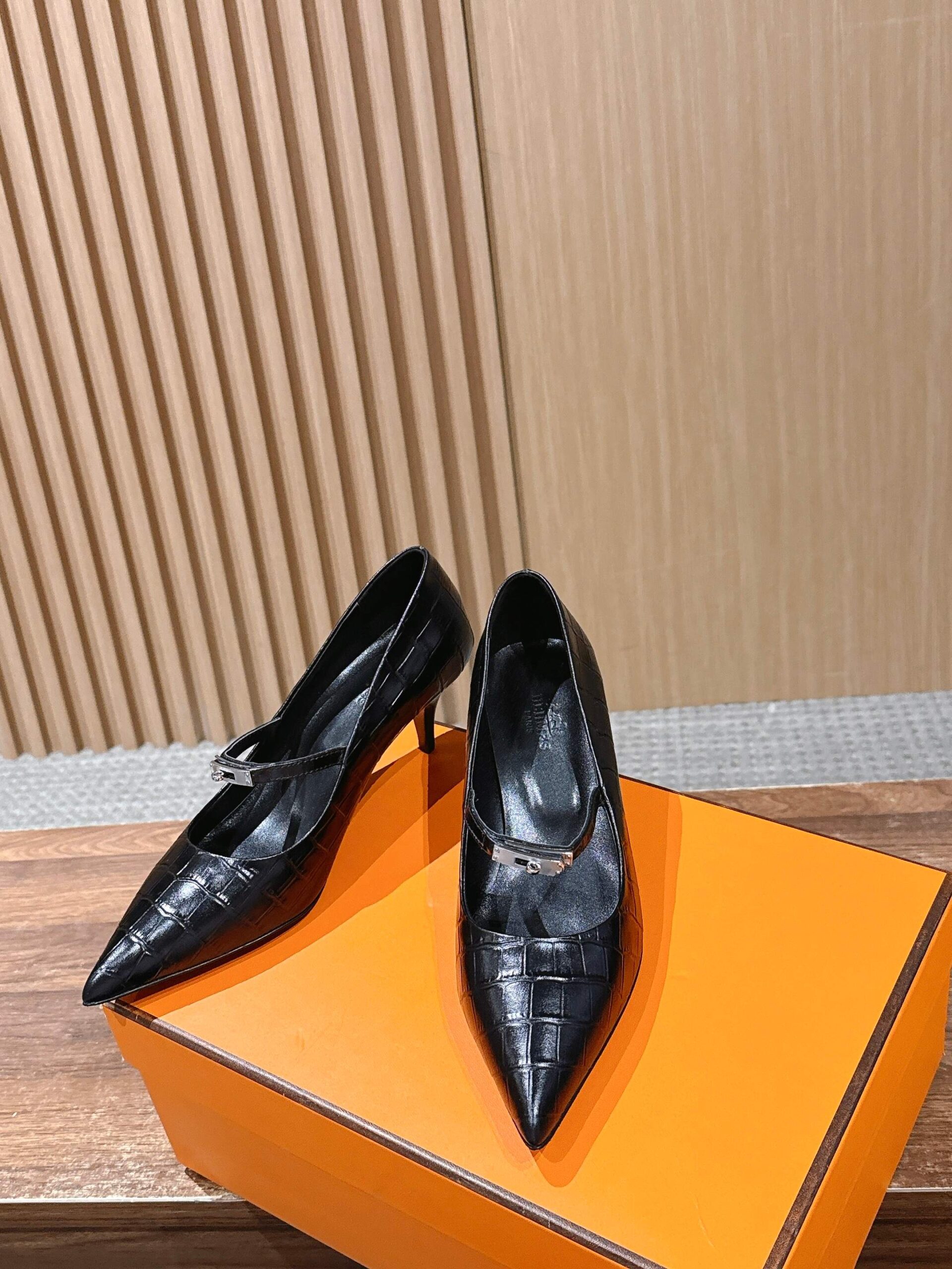 Hermès高仿Mary Jane黑色鱷魚壓紋高跟鞋一比一復刻尖頭細帶氣質單鞋