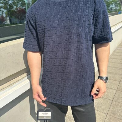 Fendi高仿短袖T恤滿版FF壓紋設計立體紋理寬鬆版型精品時尚風格