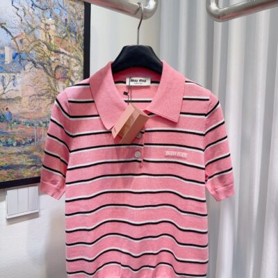 Miu Miu高仿粉色條紋針織Polo短袖上衣一比一復刻學院風少女感毛衣