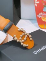 香奈兒高仿皮帶珍珠雙C扣頭焦糖色設計優雅百搭2026新款法式輕奢風格
