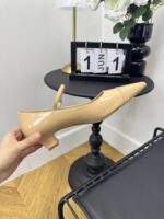 Chanel高仿瑪莉珍尖頭高跟鞋米杏色漆皮單帶設計優雅氣質風格