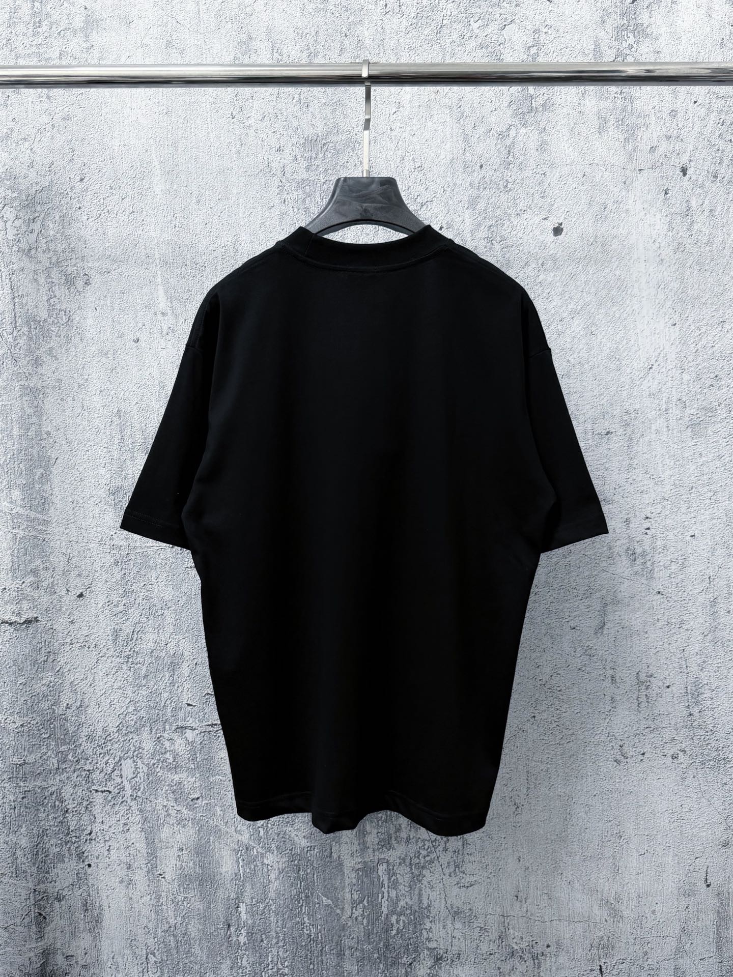 Burberry高仿網站短袖T恤經典字母印花設計黑色百搭簡約英倫風格