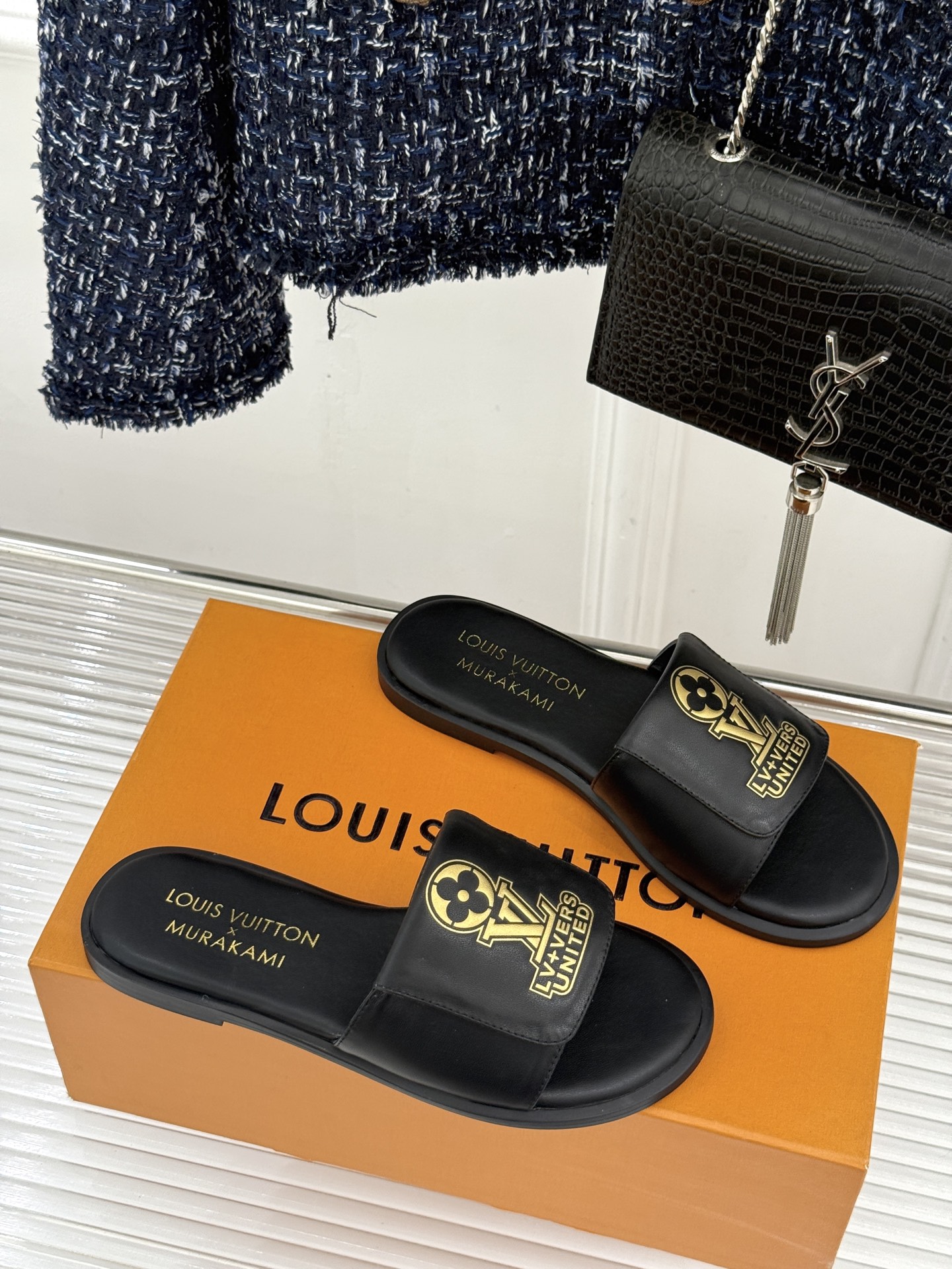 Louis Vuitton高仿黑色拖鞋Murakami聯名LV Logo時尚休閒百搭款