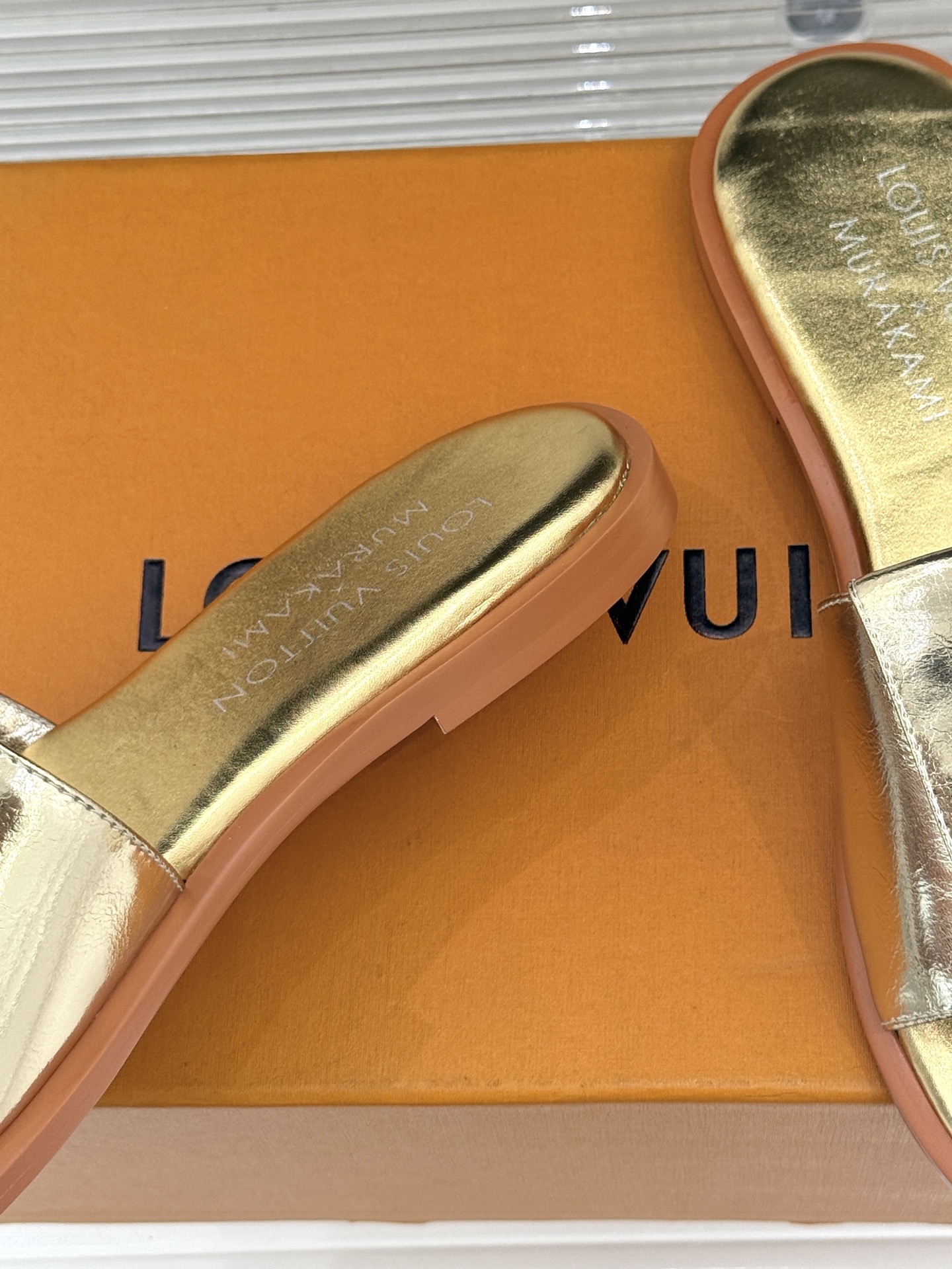 Louis Vuitton精品仿製金色拖鞋LV立體Logo夏日休閒時尚百搭款