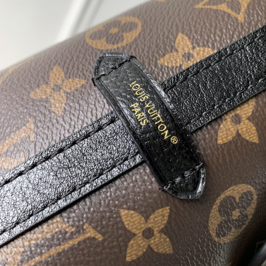 LV高仿鏈條肩背包M26568 Monogram老花羊羔毛拼接設計時尚百搭奢華風格