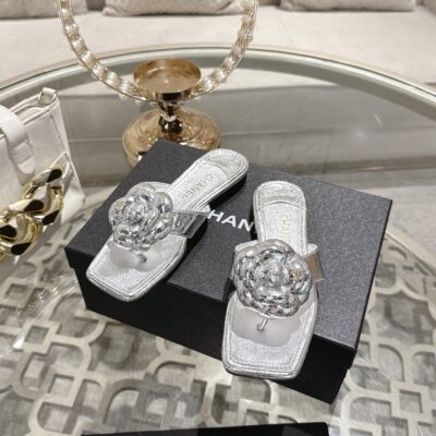 Chanel高仿銀色山茶花夾腳拖鞋精品涼鞋夏季時尚百搭款