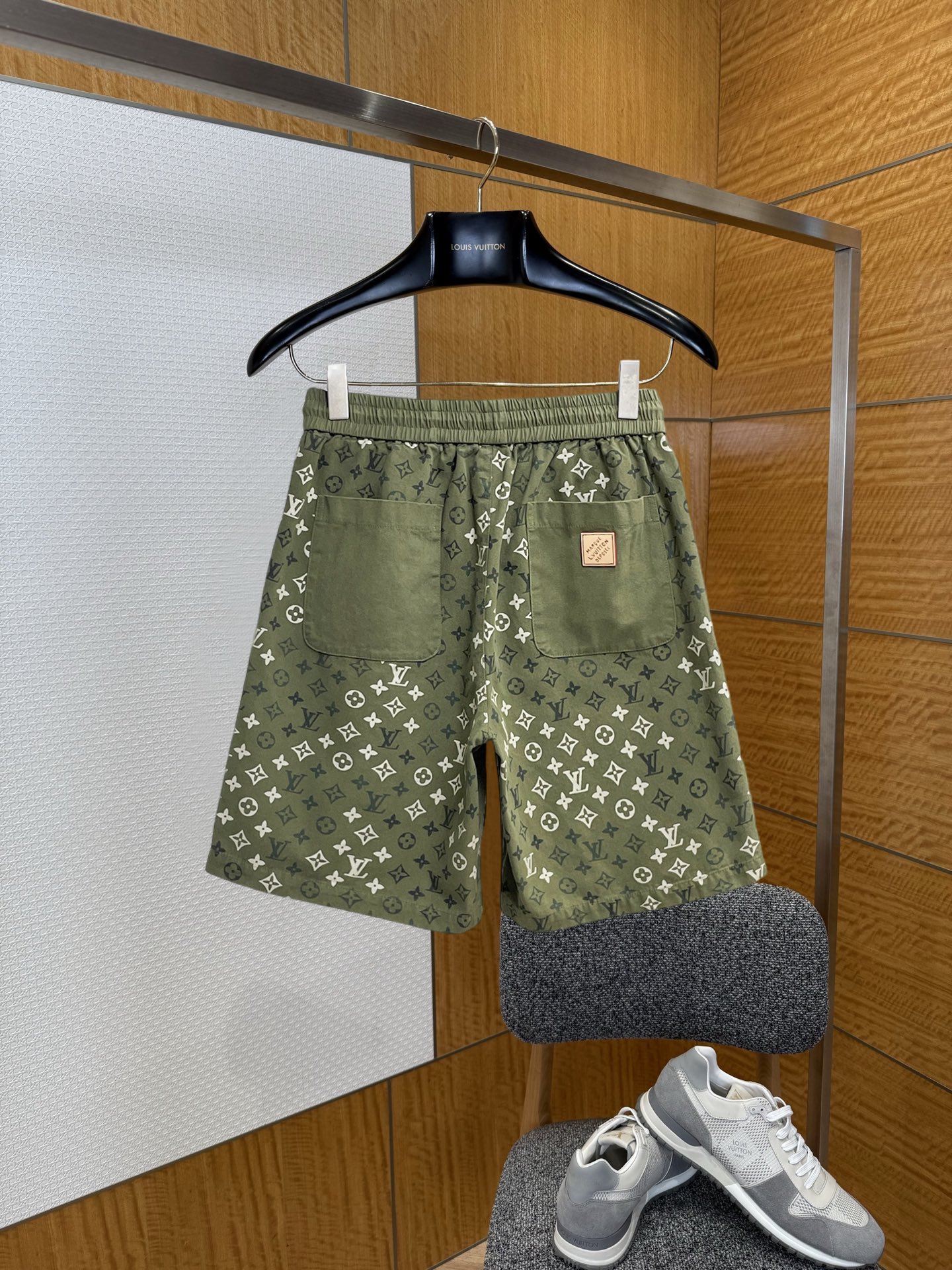LV高仿Monogram滿版短褲軍綠休閒五分褲男士潮流寬鬆款