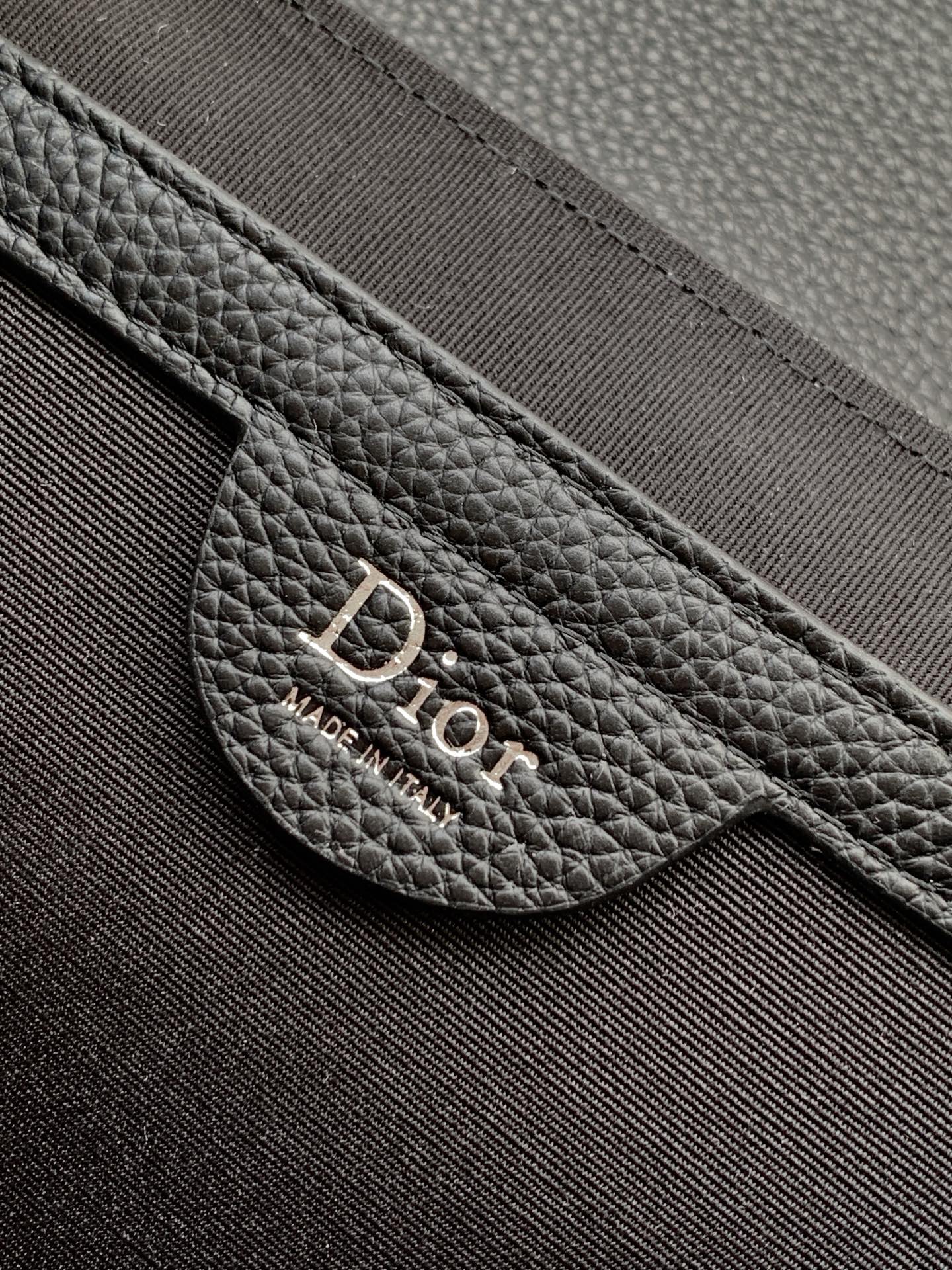 Dior 復刻版 壓紋皮革斜背馬鞍包 人氣新款 都會輕奢