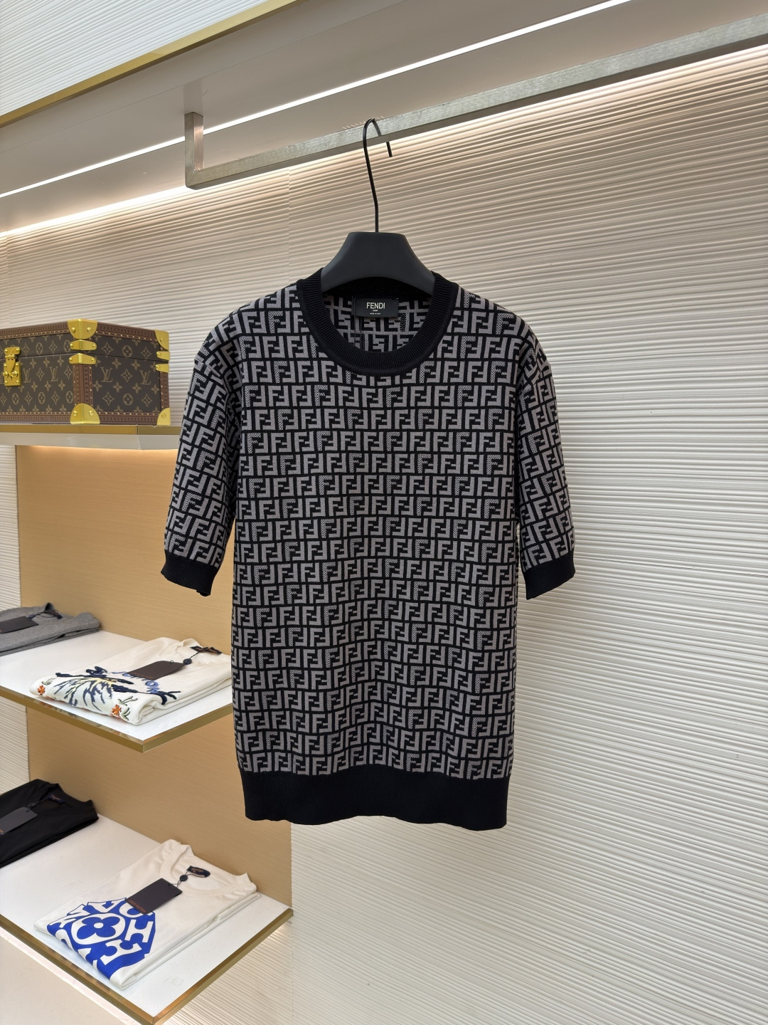 Fendi 精緻版 FF滿版針織短袖上衣 經典LOGO設計 人氣款 街頭時尚