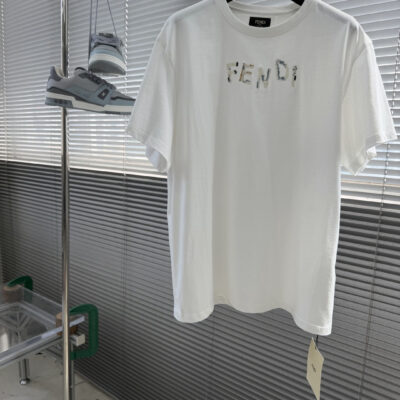 Fendi 復刻版 漸層毛絨字母Logo短袖T恤 簡約設計 耐看款 都會輕奢