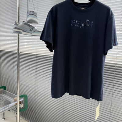 Fendi 精緻版 直紋開襟短袖襯衫 質感設計 百搭款 都會輕奢