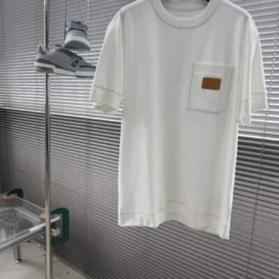 Fendi 精緻版 口袋皮標短袖T恤 極簡設計 質感佳 都會輕奢