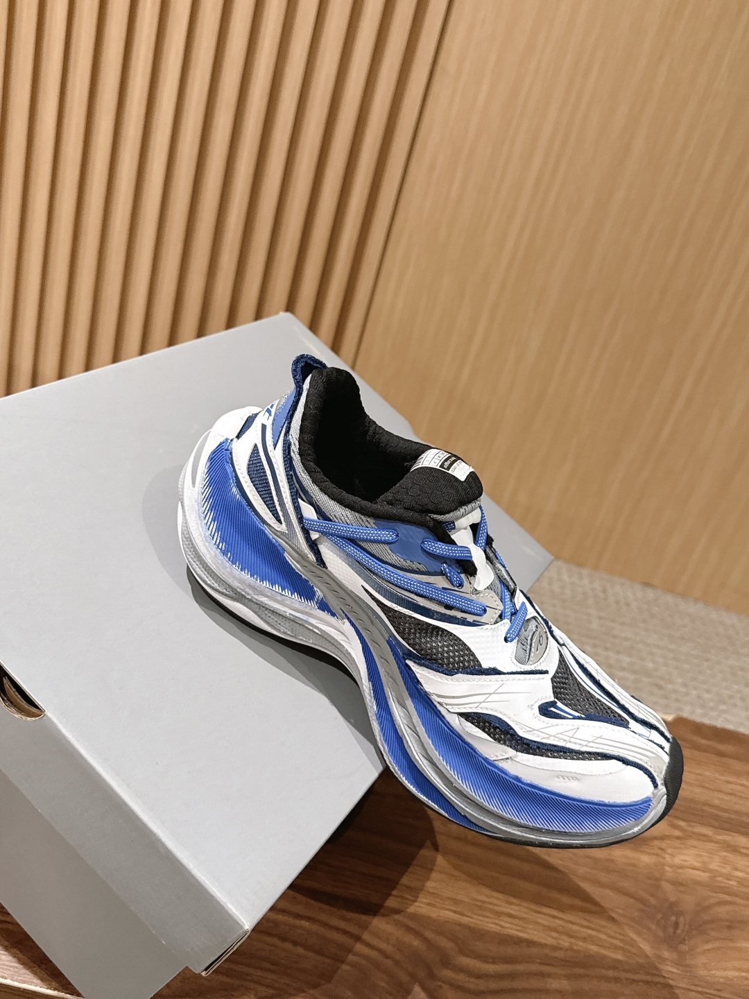 高仿Balenciaga鞋全解析：從Triple S到3XL，解構巴黎世家的街頭時尚革命