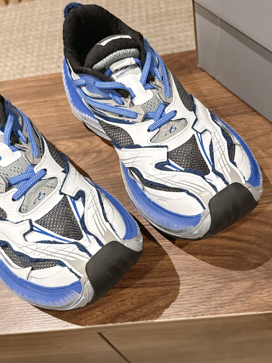 高仿Balenciaga鞋全解析：從Triple S到3XL，解構巴黎世家的街頭時尚革命