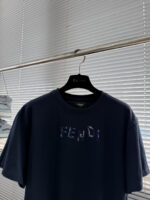 Fendi 精緻版 直紋開襟短袖襯衫 質感設計 百搭款 都會輕奢