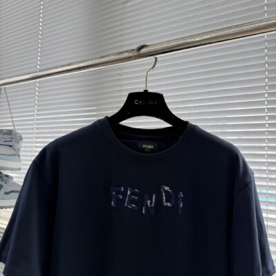 Fendi 精緻版 直紋開襟短袖襯衫 質感設計 百搭款 都會輕奢