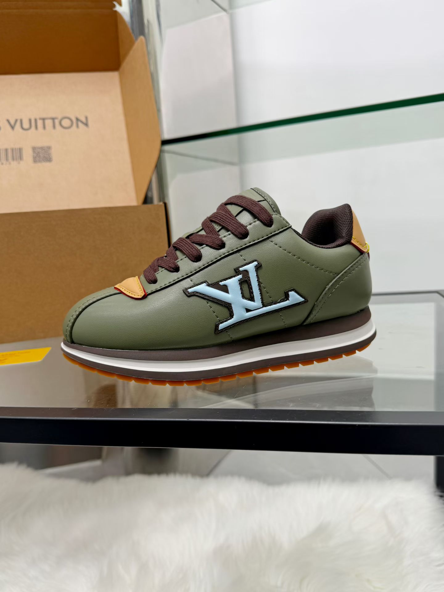 Louis Vuitton 一比一 LV 經典低筒運動鞋 軍綠配色 百搭耐看 都會輕奢