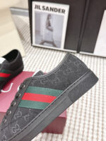 Gucci 原單 GG壓紋帆布休閒鞋 經典黑色設計 百搭街頭時尚