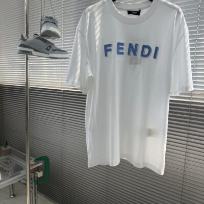 Fendi 精緻版 經典LOGO短袖T恤 藍色刺繡設計 簡約百搭款 夏季休閒上衣