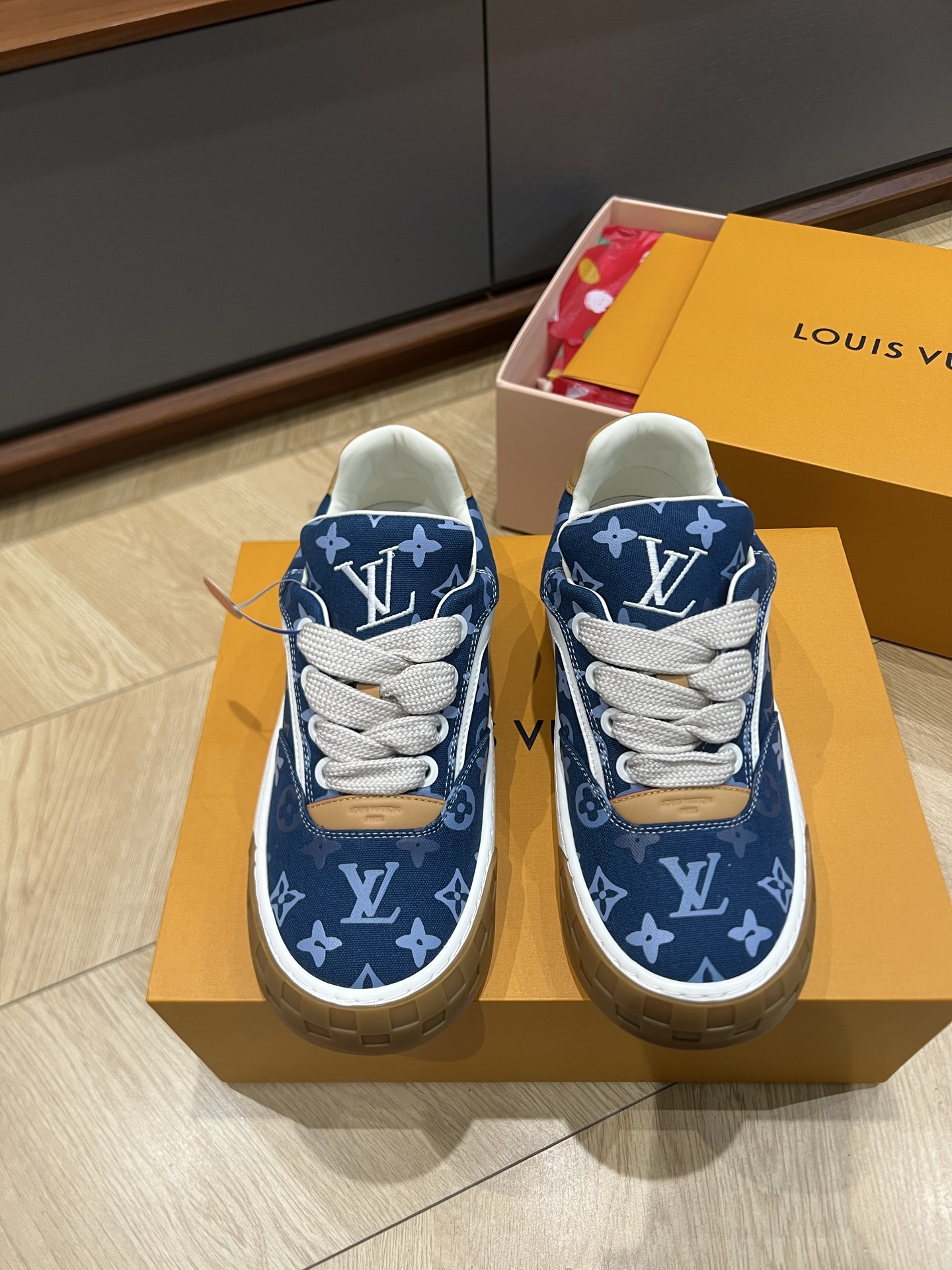 Louis Vuitton 精緻版 LV Trainer 藍色老花運動鞋 新款百搭 街頭時尚